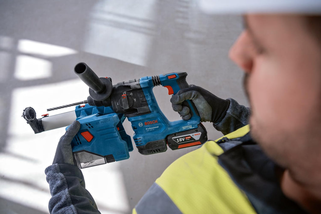 Bosch Professional 18 V System Akku Bohrhammer GBH 18 V-22 (mit SDS plus, inkl. 2x 4,0 Ah Akku, Schnellladegerät GAL 18 V-40,