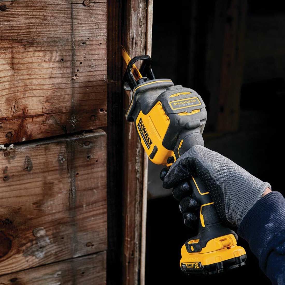 DeWalt DCS312D2-GB 10.8 V / 12 V XR Subkompakt bürstenlos Säbelsäge inkl. 2x 2,0 Ah Akkus – Produktansicht 8
