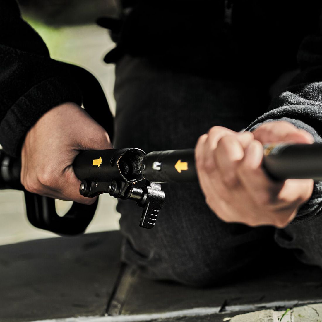 DeWalt DCMAS5713X1-GB 54 V XR FLEXVOLT Multifunktionsantrieb mit Rasentrimmer-Aufsatz inkl. 1x DCB547 Akkus – Produktansicht 