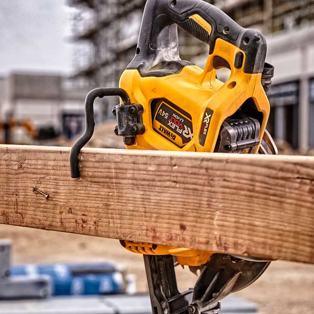 DeWalt DCS577T2-GB 54 V XR FLEXVOLT Hochleistungs 190 mm Handkreissäge inkl. 2x DCB546 Akkus – Produktansicht 10