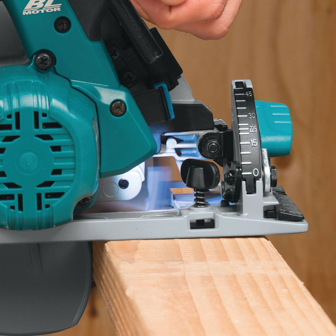 Makita DHS680Z 18 V bürstenlos Handkreissäge 165 mm ohne Akku und Ladegerät – Produktansicht 6