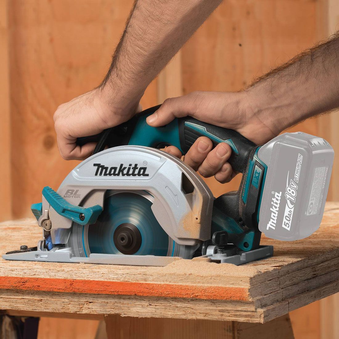 Makita DHS680ZJ 18 V LXT bürstenlos Handkreissäge 165 mm ohne Akku und Ladegerät im Makpac Transportkoffer – Produktansicht 6